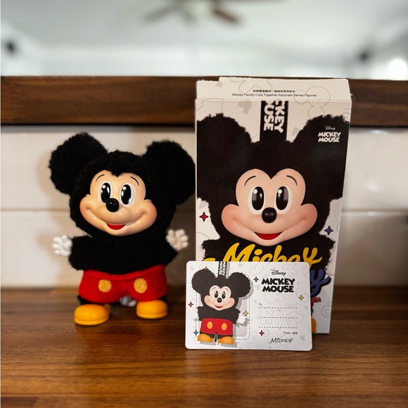 POP MART x Disney Mickey Family Cute Together Keychain — Mickey Mouse - Picture 1 of 10